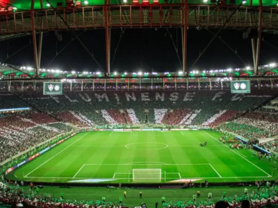 Torcida do Fluminense no Maracanã durante partida da Libertadores