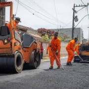 Obra de pavimentação em Itaboraí ilustra licitações de infraestrutura no município