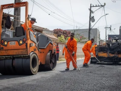 Obra de pavimentação em Itaboraí ilustra licitações de infraestrutura no município