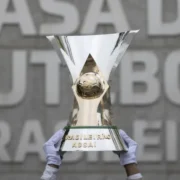 Taça do Campeonato Brasileiro durante apresentação da CBF