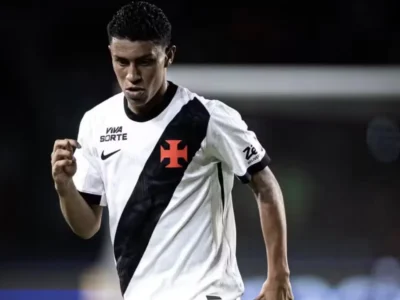 Johan Rojas durante partida pelo Vasco na temporada de 2026