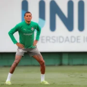 Johnny durante atividade pelo Fluminense antes da sequência do Campeonato Brasileiro