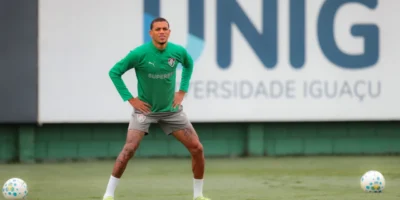 Johnny durante atividade pelo Fluminense antes da sequência do Campeonato Brasileiro