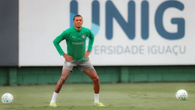 Johnny durante atividade pelo Fluminense antes da sequência do Campeonato Brasileiro