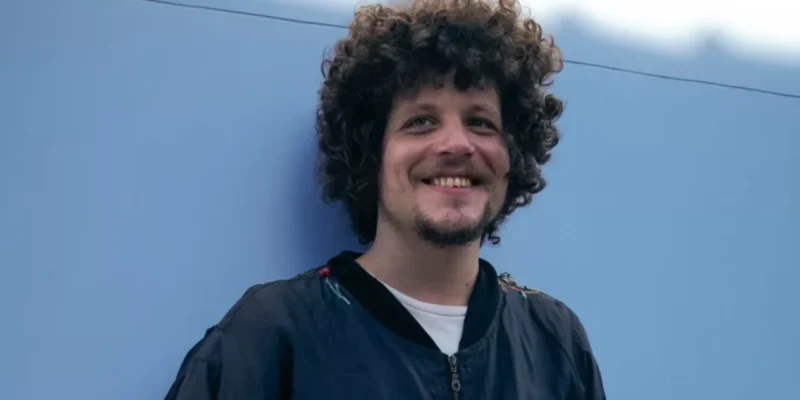 Artista em foto de divulgação; Lagum e Chico Chico fazem shows gratuitos em Niterói neste domingo