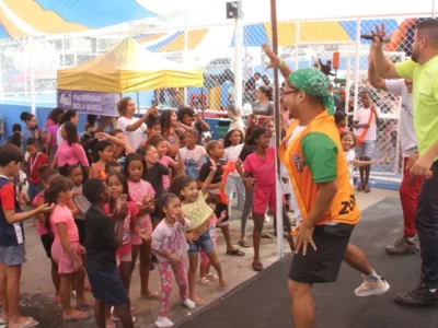 Crianças participam de atividades da Caravana de Arte e Lazer durante edição anterior em São Gonçalo