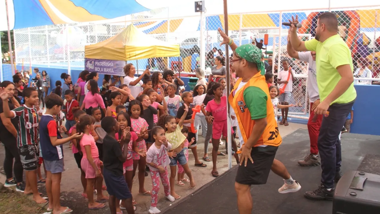 Crianças participam de atividades da Caravana de Arte e Lazer durante edição anterior em São Gonçalo Crianças participam de atividades da Caravana de Arte e Lazer durante edição anterior em São Gonçalo