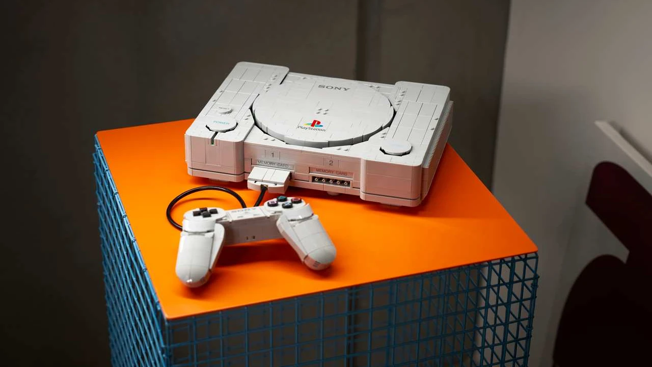 LEGO PlayStation com console e controle montados LEGO PlayStation com console e controle montados