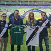 Representantes de Vasco e Palmeiras durante encontro institucional antes de partida pelo Brasileirão