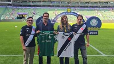 Representantes de Vasco e Palmeiras durante encontro institucional antes de partida pelo Brasileirão