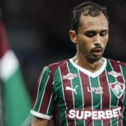 Lima durante partida pelo Fluminense antes de negociação com o Santos
