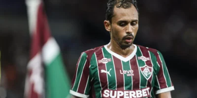 Lima durante partida pelo Fluminense antes de negociação com o Santos