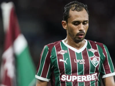 Lima durante partida pelo Fluminense antes de negociação com o Santos