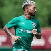 Lucho Acosta durante partida do Fluminense na temporada de 2026