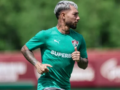 Lucho Acosta durante partida do Fluminense na temporada de 2026