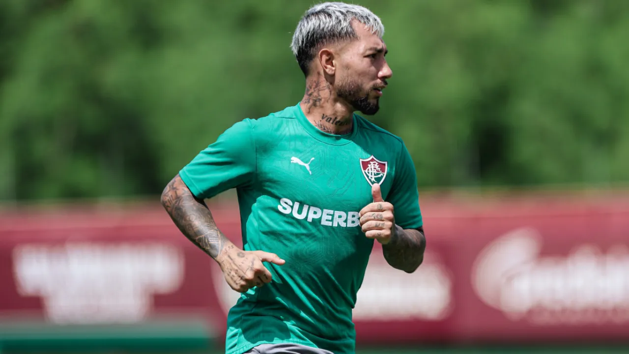 Lucho Acosta durante partida do Fluminense na temporada de 2026