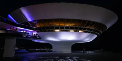 Obras expostas no Museu de Arte Contemporânea de Niterói durante a programação de 30 anos