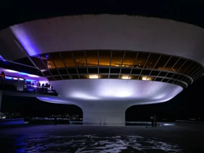 Obras expostas no Museu de Arte Contemporânea de Niterói durante a programação de 30 anos