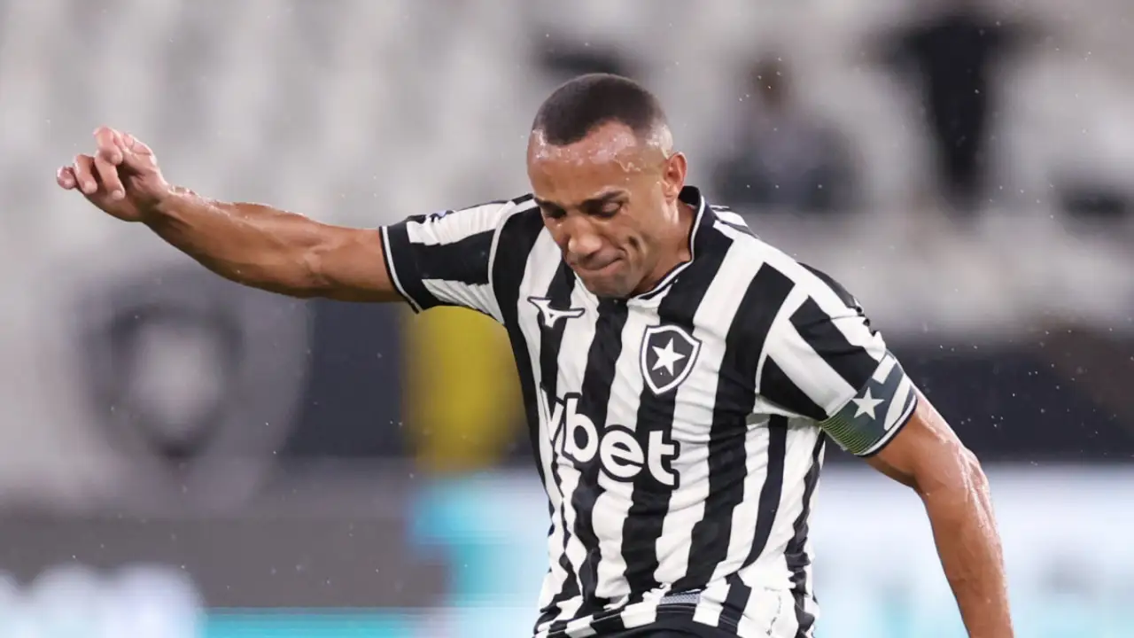 Marçal durante empate do Botafogo com o Palmeiras pelo Campeonato Brasileiro no Nilton Santos Marçal durante empate do Botafogo com o Palmeiras pelo Campeonato Brasileiro no Nilton Santos