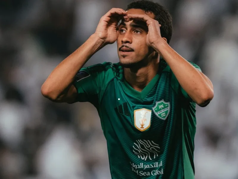 Matheus Gonçalves em atuação pelo Al-Ahli antes de negociação para retornar ao futebol brasileiro