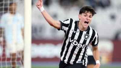 Álvaro Montoro em ação pelo Botafogo durante a temporada de 2026