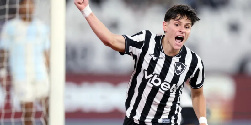 Álvaro Montoro em ação pelo Botafogo durante a temporada de 2026