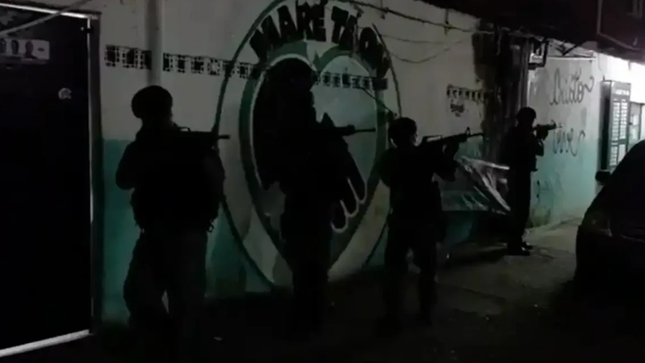 Policiais durante operação no Complexo da Maré, no Rio de Janeiro Policiais durante operação no Complexo da Maré, no Rio de Janeiro
