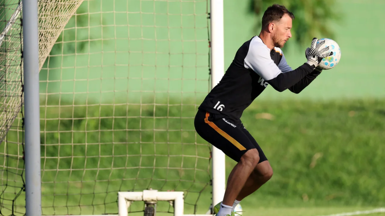 Goleiro Neto durante sua passagem pelo futebol profissional antes do retorno à Juventus