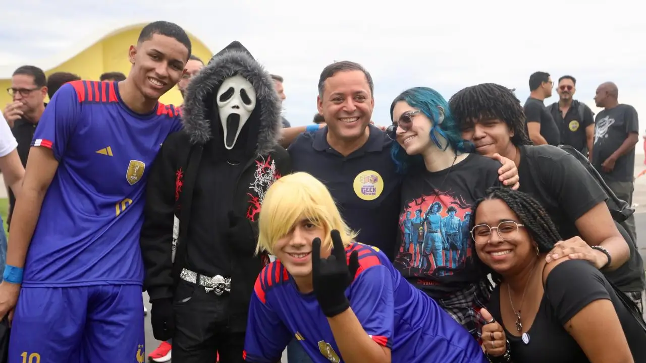 Público participa da Niterói Expo Geek no Caminho Niemeyer