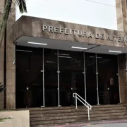 Fachada da Prefeitura de Niterói, que decretou luto oficial pela morte do ex-vereador Paulo Eduardo Gomes