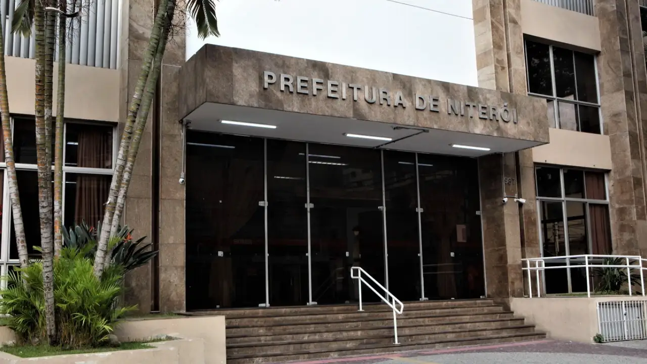 Fachada da Prefeitura de Niterói, que decretou luto oficial pela morte do ex-vereador Paulo Eduardo Gomes Fachada da Prefeitura de Niterói, que decretou luto oficial pela morte do ex-vereador Paulo Eduardo Gomes