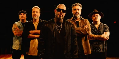 Integrantes do Detonautas em foto de divulgação; banda faz show gratuito em Niterói neste sábado