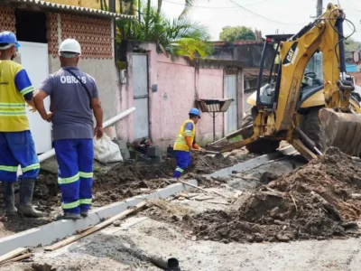 Obras de drenagem, calçadas e pavimentação em rua do bairro Santa Izabel, em São Gonçalo