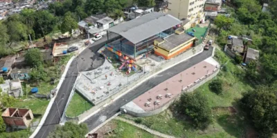 Vista aérea das obras de urbanização da Vila Ipiranga, no Fonseca, em Niterói
