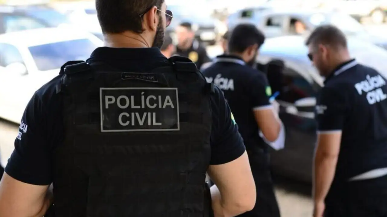 Operação Lívia investiga grupos suspeitos de aliciar crianças e adolescentes pela internet e submetê-los a práticas de violência digital Operação Lívia investiga grupos suspeitos de aliciar crianças e adolescentes pela internet e submetê-los a práticas de violência digital