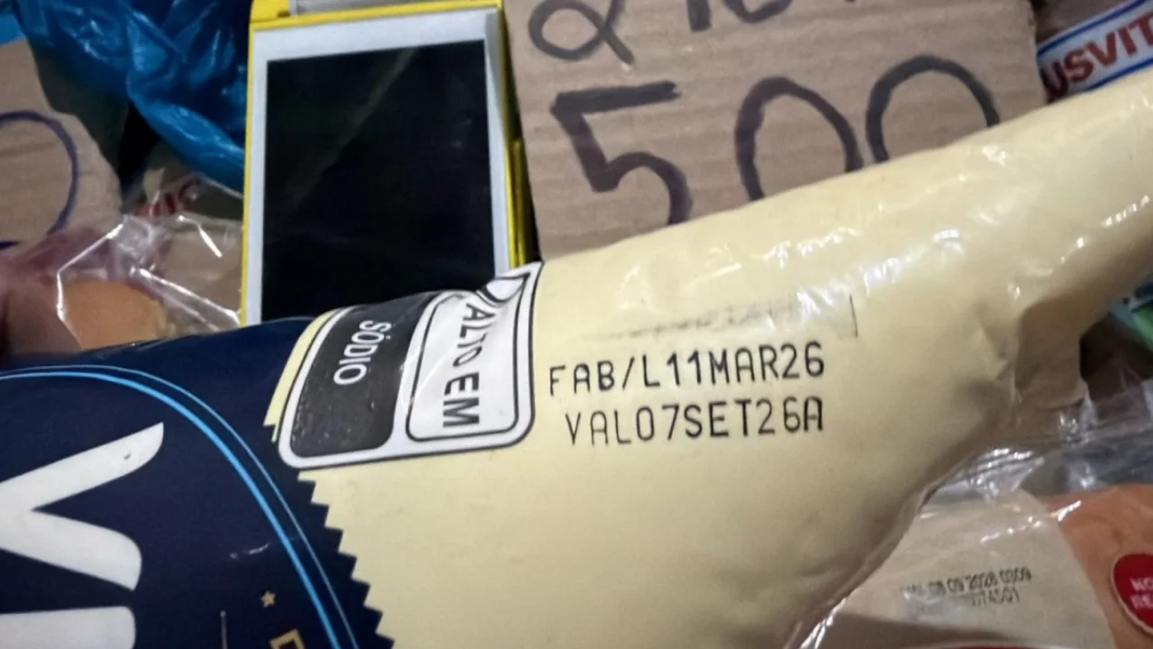Produto com prazo de validade vencido encontrado durante operação contra receptação de cargas no Rio Produto com prazo de validade vencido encontrado durante operação contra receptação de cargas no Rio
