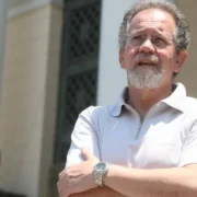 Paulo Eduardo Gomes durante atividade política em Niterói