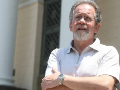 Paulo Eduardo Gomes durante atividade política em Niterói