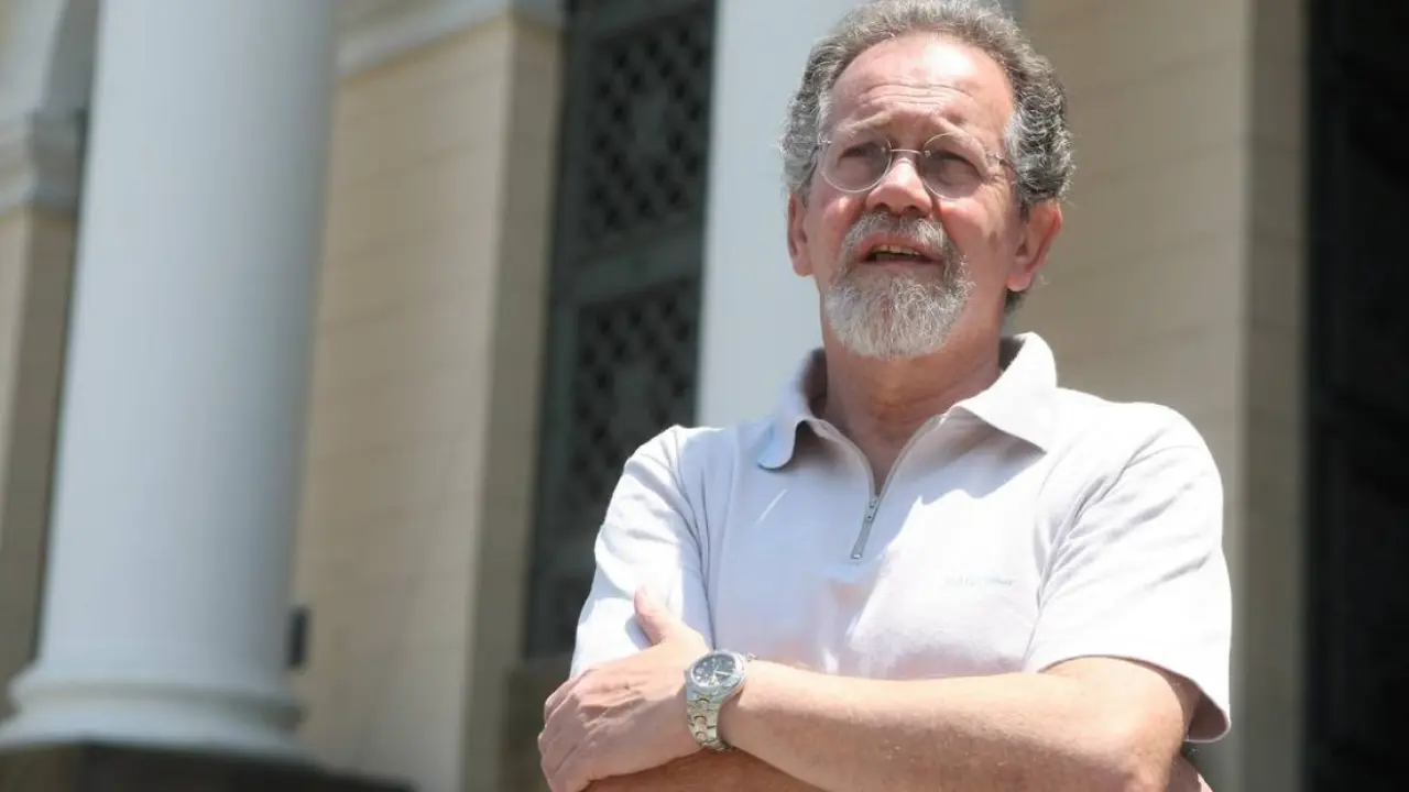 Paulo Eduardo Gomes durante atividade política em Niterói