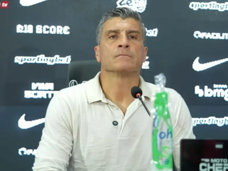 Pedro Emanuel durante partida do Vasco pela Copa do Brasil