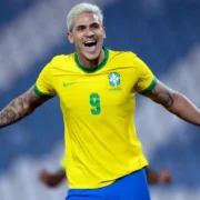 Pedro comemora gol pelo Flamengo antes de retornar à Seleção Brasileira na convocação de Carlo Ancelotti