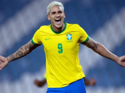 Pedro comemora gol pelo Flamengo antes de retornar à Seleção Brasileira na convocação de Carlo Ancelotti