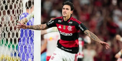 Pedro durante vitória do Flamengo sobre o Red Bull Bragantino no Maracanã