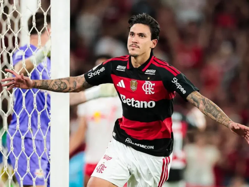 Pedro durante vitória do Flamengo sobre o Red Bull Bragantino no Maracanã