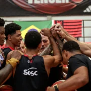 Jogadores do Flamengo durante partida de basquete na temporada 2026/27