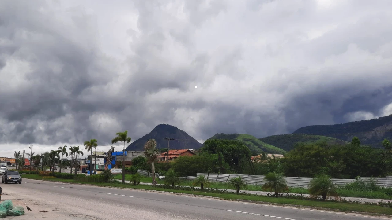 Céu carregado em Maricá durante período de tempo instável Céu carregado em Maricá durante período de tempo instável