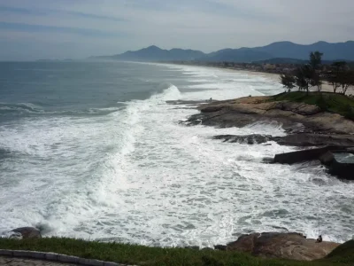 Vista panorâmica de Saquarema e do litoral da cidade