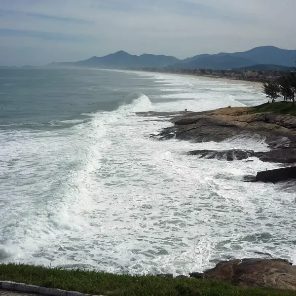 Vista panorâmica de Saquarema e do litoral da cidade