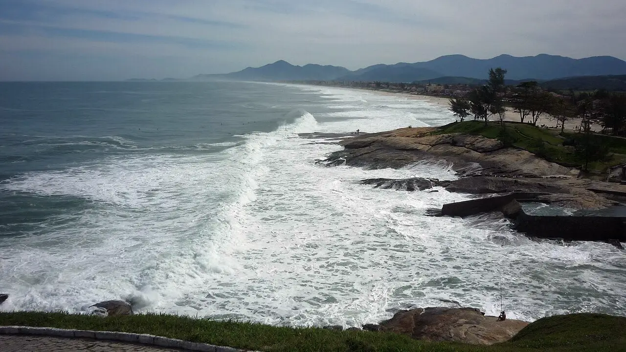 Vista panorâmica de Saquarema e do litoral da cidade