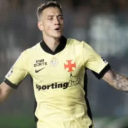 Jogador do Vasco comemora durante reação da equipe no Campeonato Brasileiro